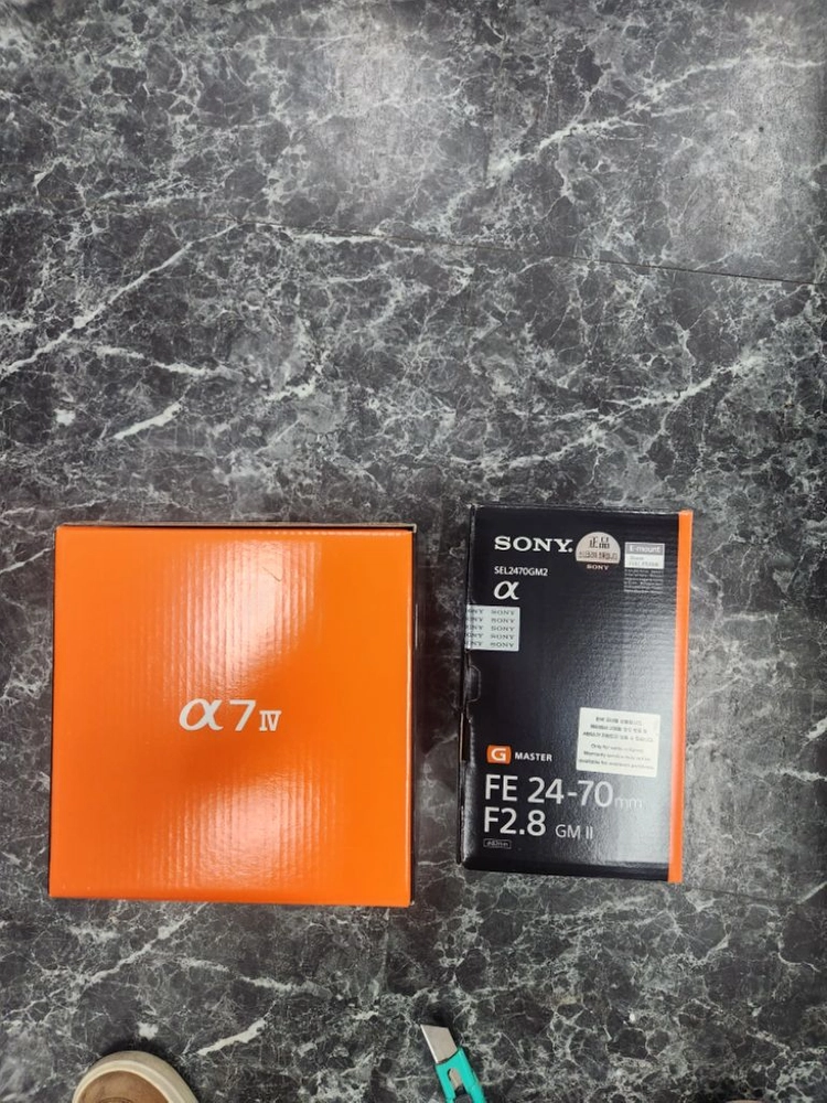 소니 A7M4+SEL2470GM2 이미지
