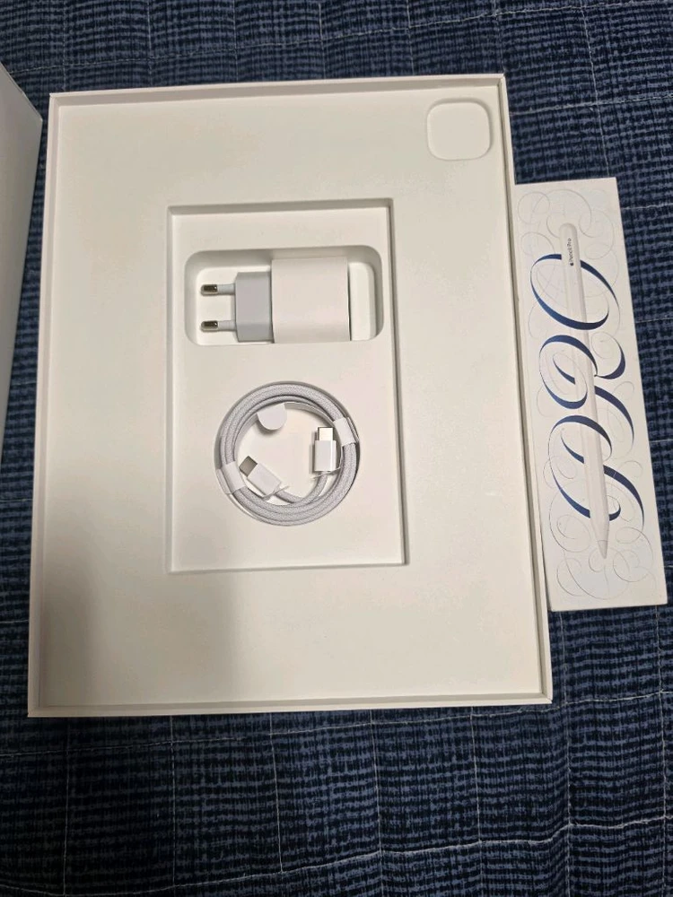 아이패드프로 M4 13 나노텍스쳐 wifi 2TB 실버 사이클21회 +애플펜슬 프로+ 에어팟3 맥세이프+매직키보드 이미지