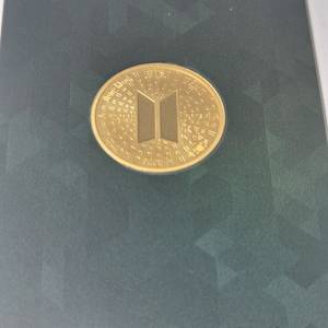 BTS 10주년 기념 금메달 골드바 이미지