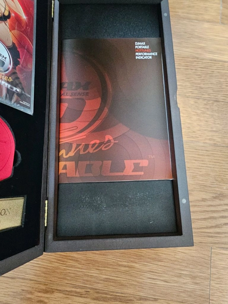 psp 게임 디제이맥스 핫튠즈 + 테일즈 오브 더 히어로즈 팝니다 이미지