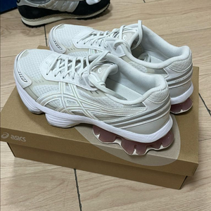 아식스 젤 키테닉 플루언트 이미지