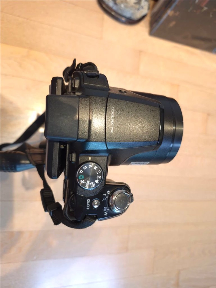 니콘망원렌즈 카메라/ COOLPIX P90 디지탈 / 새 배터리 2개 / 새 충전기 / 캐논 정품케이스 이미지