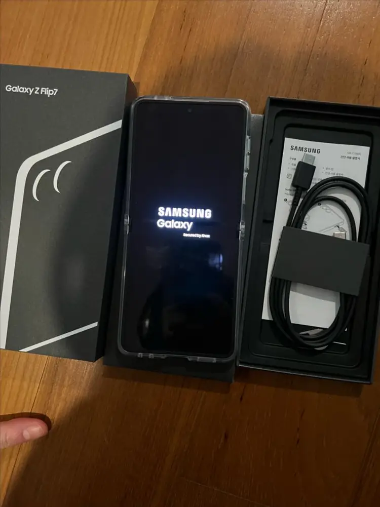 갤럭시 z플립 7 512gb 풀박 a급 이미지