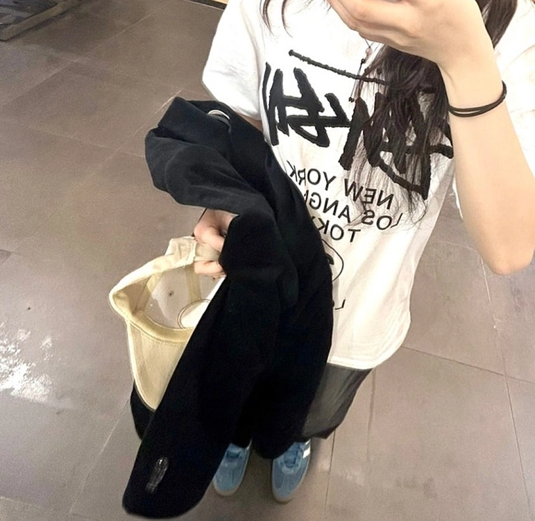 쿨거래시 7만택포! 미착용 택채새제품 정품 스투시 월드투어 반팔티셔츠 공용반팔 바캉스룩, 커플티 이미지