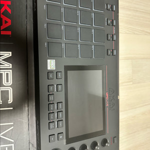 AKAI MPC LIVE 1 판매합니다. 이미지