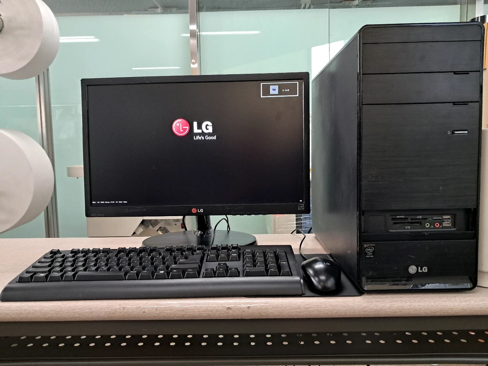 LG컴퓨터 본체 및 LG모니터 22인치, LG키보드, LG마우스, 교세라 M3040dnG 복사기)포함 --> 15만 이미지