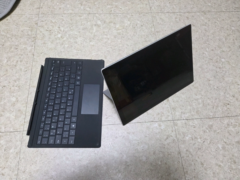 2-in-1 태블릿 PC 서피스 프로5 이미지
