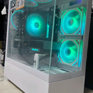 라이젠7 5700X / RTX 4070 SUPER / 32G 게이밍 PC 본체 판매합니다 이미지