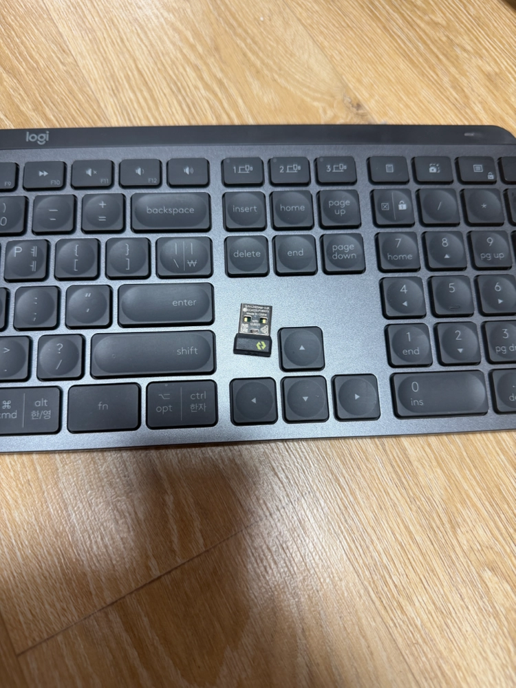 로지텍 MX Keys S 키보드와 팜레스트 세트 이미지