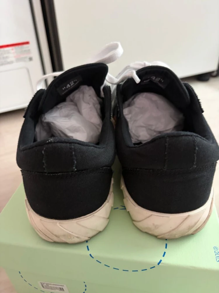 [42]오프화이트 블랙 스니커즈 이미지