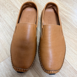 쿠에른 단화 235 팝니다 이미지