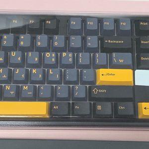 큐센 PBT Q104 블랙 스위치 커스텀 제품 판매합니다. 풀배열 기계식키보드 이미지