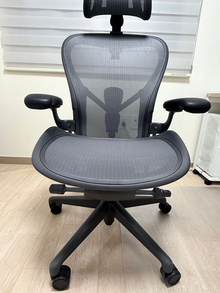 허먼밀러 뉴 에어론 체어 풀 이미지