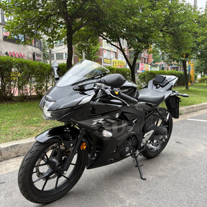 스즈키 GSX-R125 블랙 색상 23년식 이미지