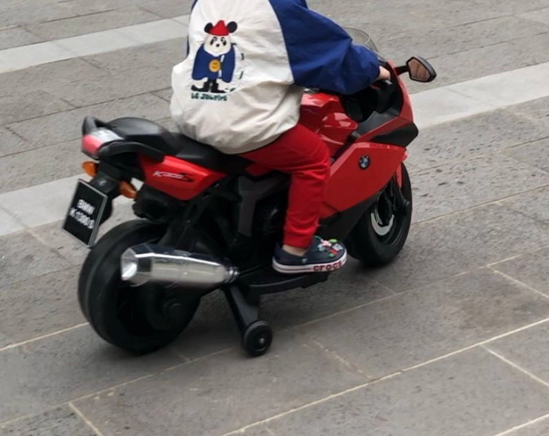 BMW K1300S 전동 오토바이 이미지
