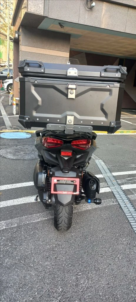 [부산] 24년식 XMAX300 페리 신형 S급 급매 이미지