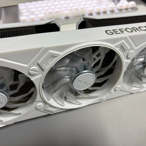 갤럭시 RTX 4070ti 화이트 팝니다. 4070 ti 이미지