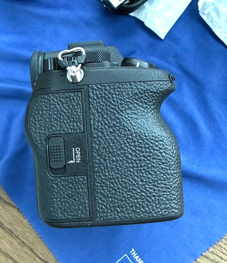 소니 A7M4 이미지