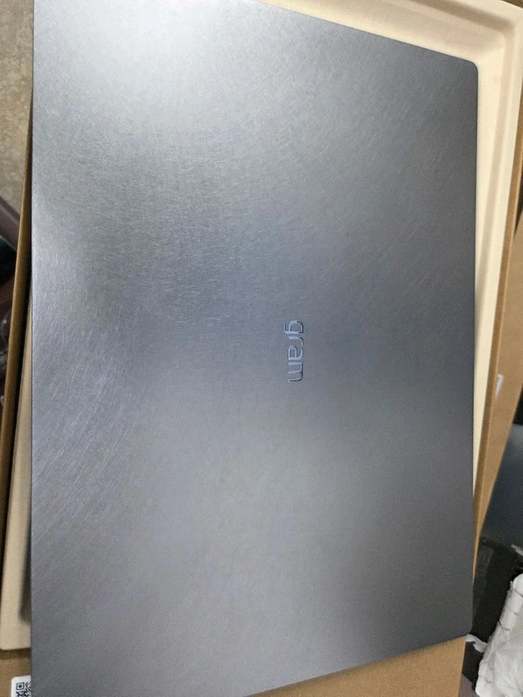 LG 그램16 메탈실버 이미지
