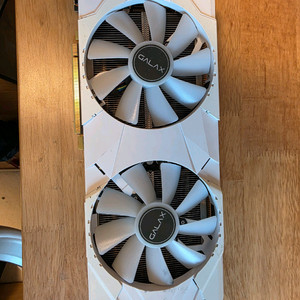 RTX 2070 SUPER 화이트 그래픽카드 이미지