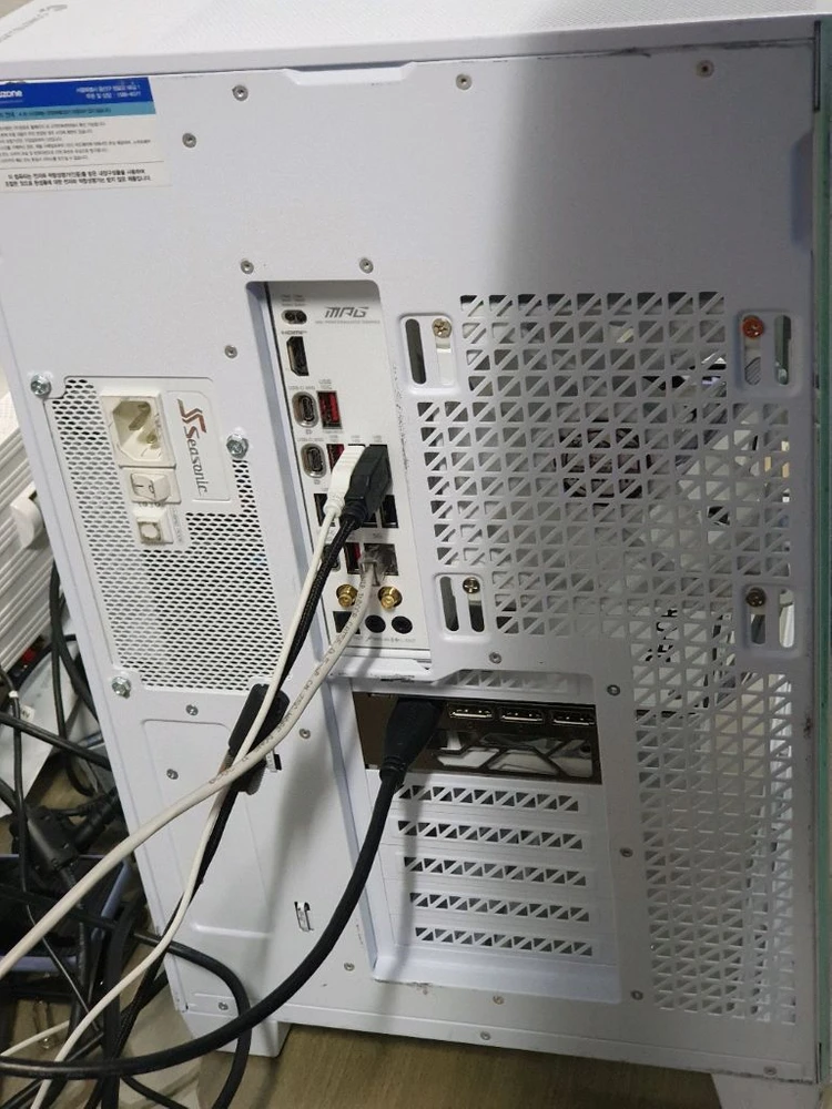 게이밍본체 어항본체 rtx5070 라이젠7 9800 8코어 2테라 32램 이미지