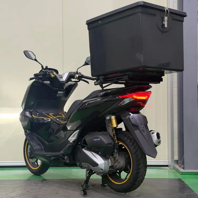 혼다 pcx125 25년식 2만키로 배달셋팅 저렴하게 판매합니다 이미지