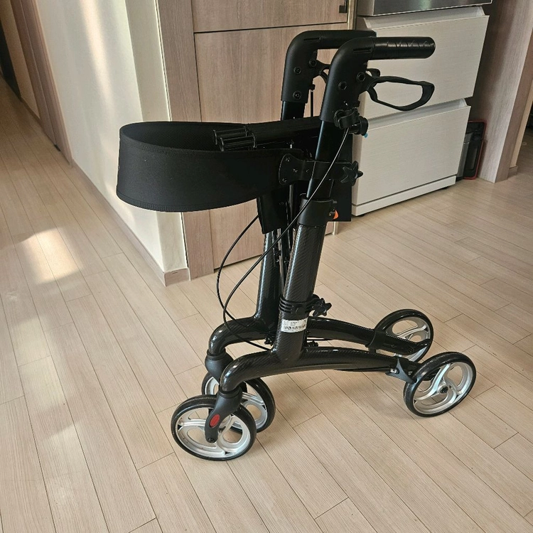 가볍고 튼튼한 고급 카본 성인용 보행기팝니다~~! 이미지
