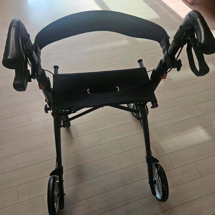 가볍고 튼튼한 고급 카본 성인용 보행기팝니다~~! 이미지