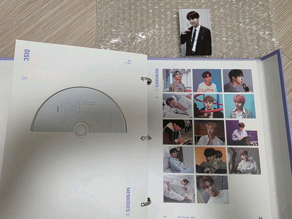 방탄소년단 메모리즈 2018 DVD /슈가 포카,고양이 스티커/새제품 이미지