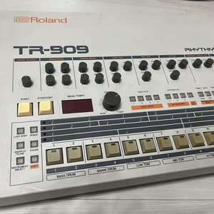[로랜드] Roland TR-909 오리지널 아날로그 드럼머신 이미지
