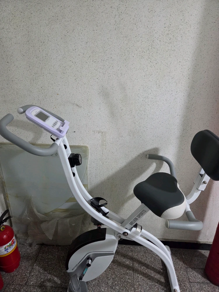 실내 자전거 운동기구 이미지