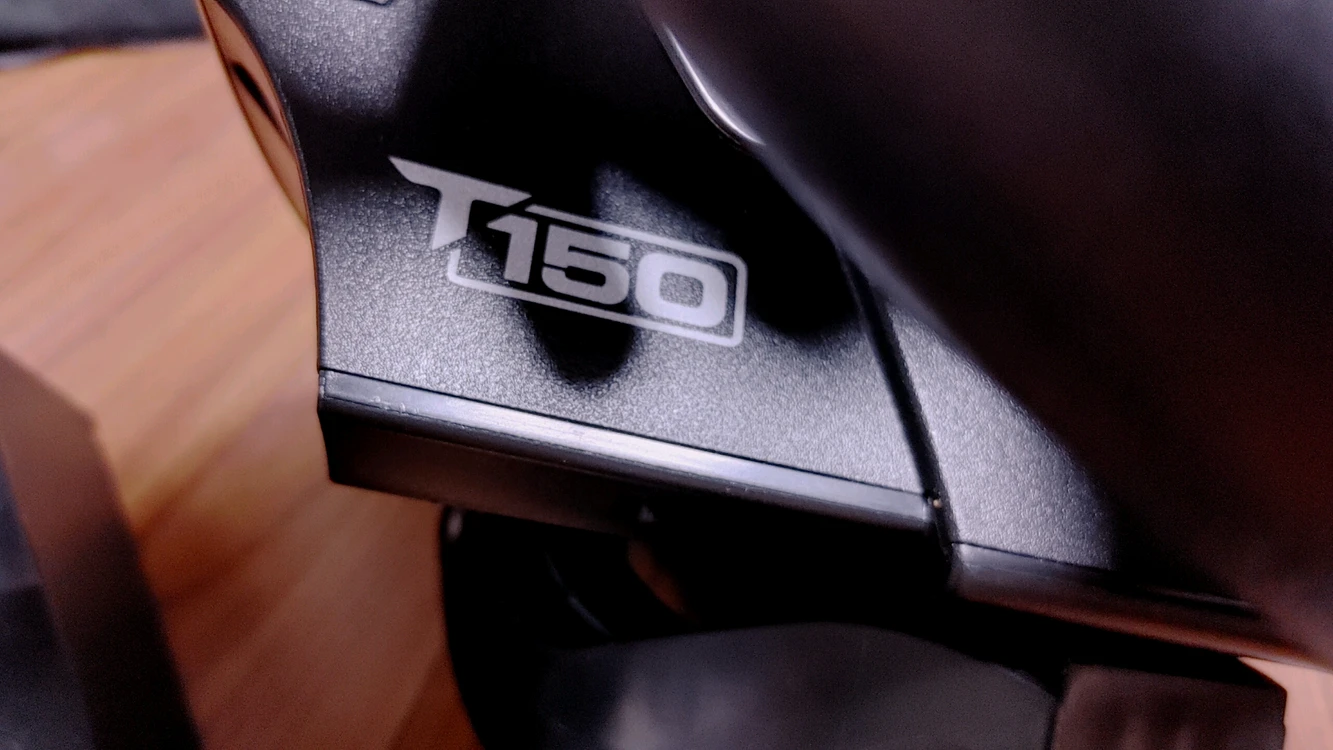 트러스트마스터 t150 레이싱휠 이미지