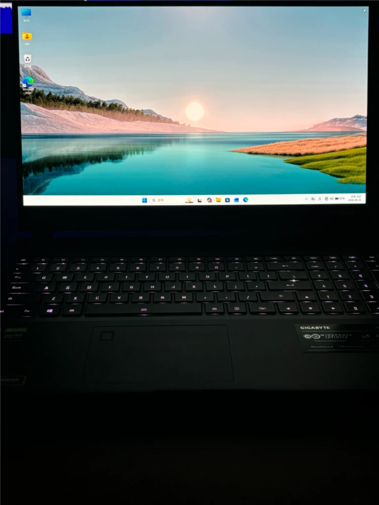 기가바이트 고성능 게이밍 노트북 i9 RTX 3080 이미지