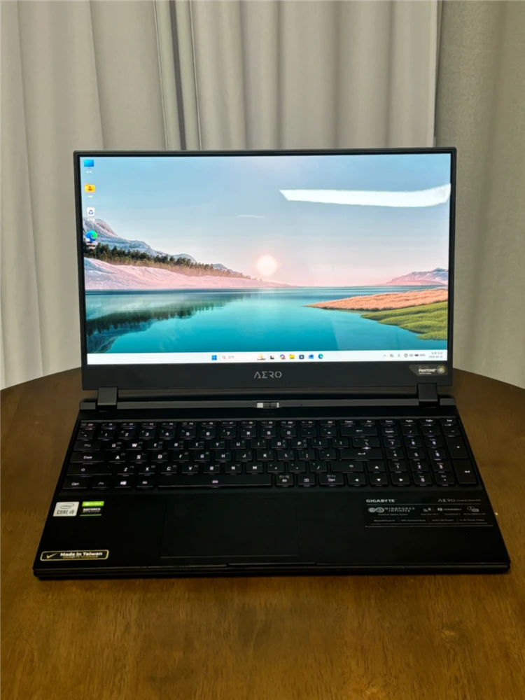 기가바이트 고성능 게이밍 노트북 i9 RTX 3080 이미지