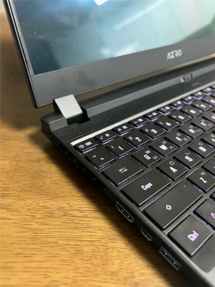 기가바이트 고성능 게이밍 노트북 i9 RTX 3080 이미지