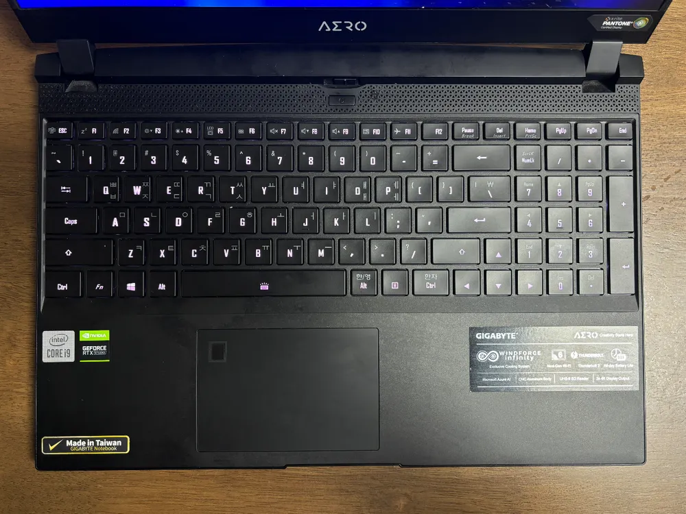 기가바이트 고성능 게이밍 노트북 i9 RTX 3080 이미지