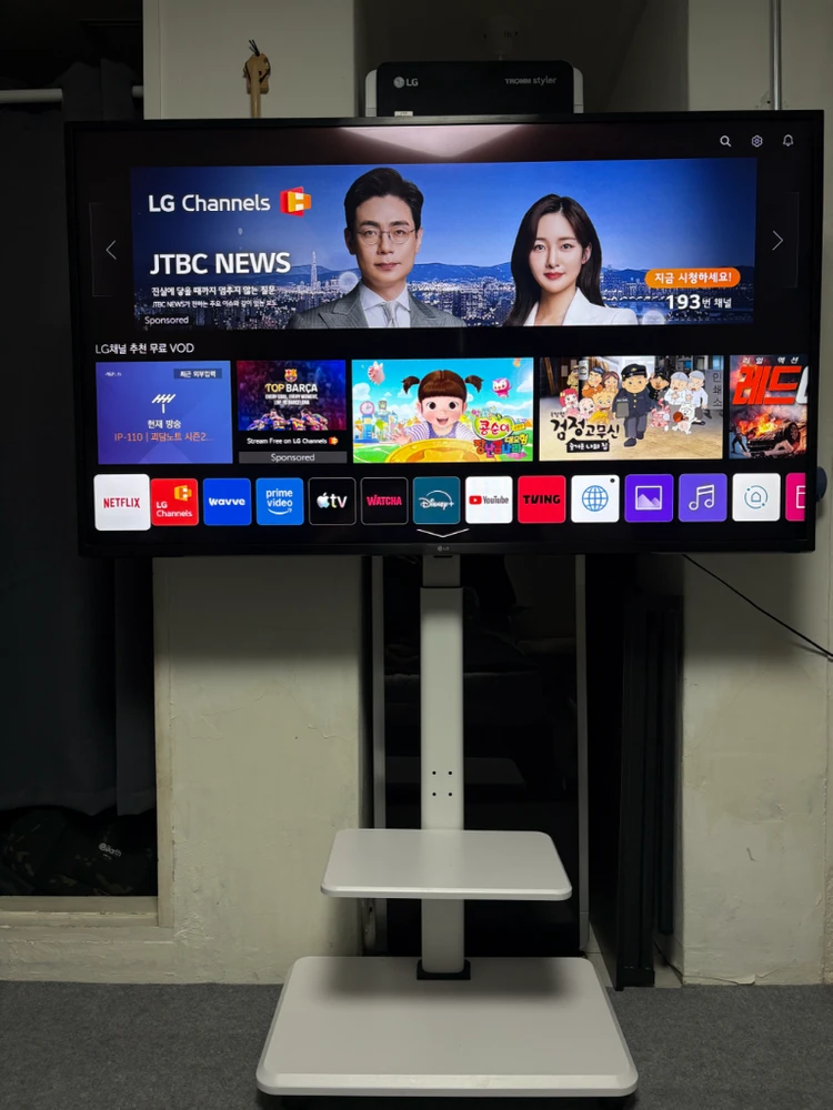 LG 55인치 4K 무빙스마트TV 이미지