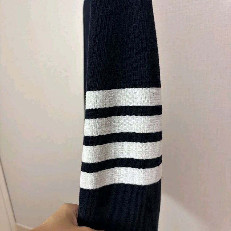 [신형/1] 톰브라운 밀라노스티치 금장 가디건 이미지