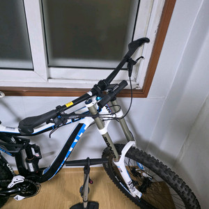자이언트 GLORY 풀샥 다운힐 MTB 민트급 이미지