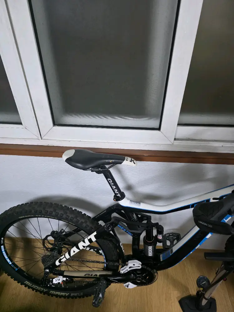 자이언트 GLORY 풀샥 다운힐 MTB 민트급 이미지