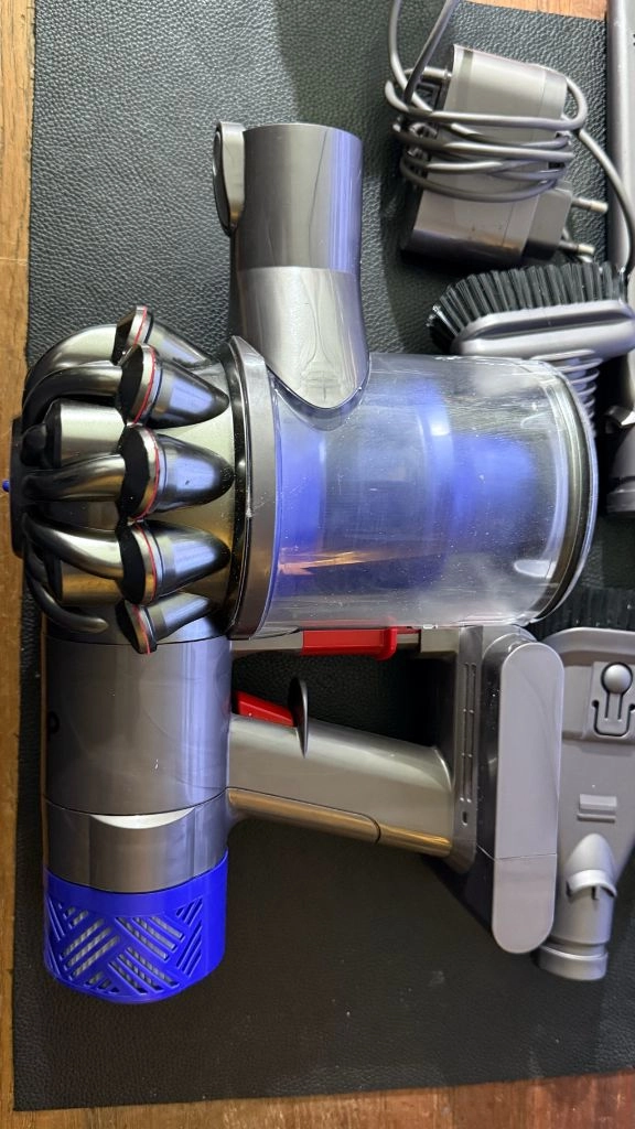 dyson V6 다이슨 무선청소기 이미지