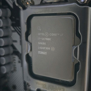 인텔 코어i7 14700K CPU 이미지
