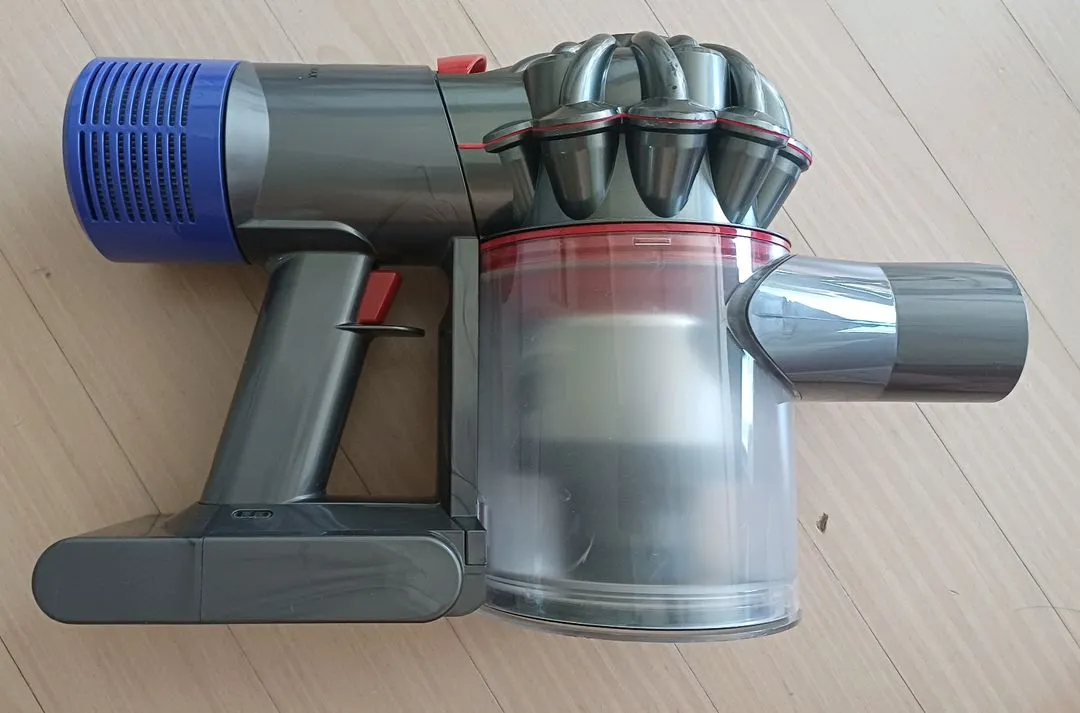 다이슨 v8 무선청소기 본체 이미지