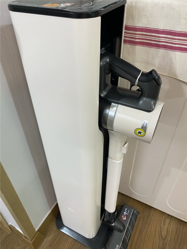 LG 코드제로 오브제 올인원타워 무선청소기 이미지