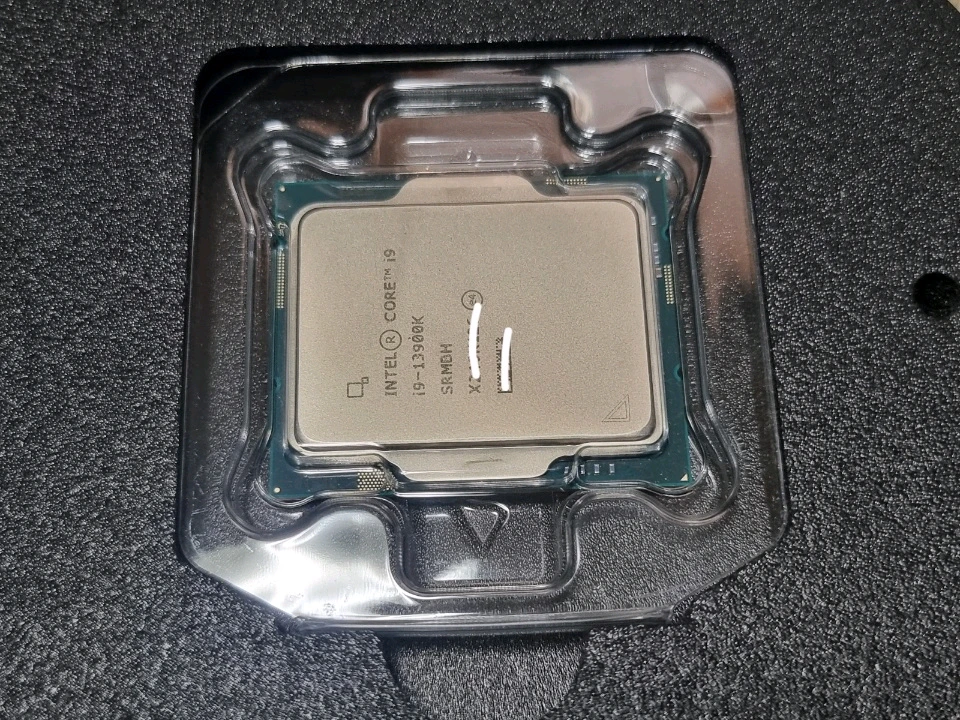 인텔 i9-13900K 랩터레이크 이미지