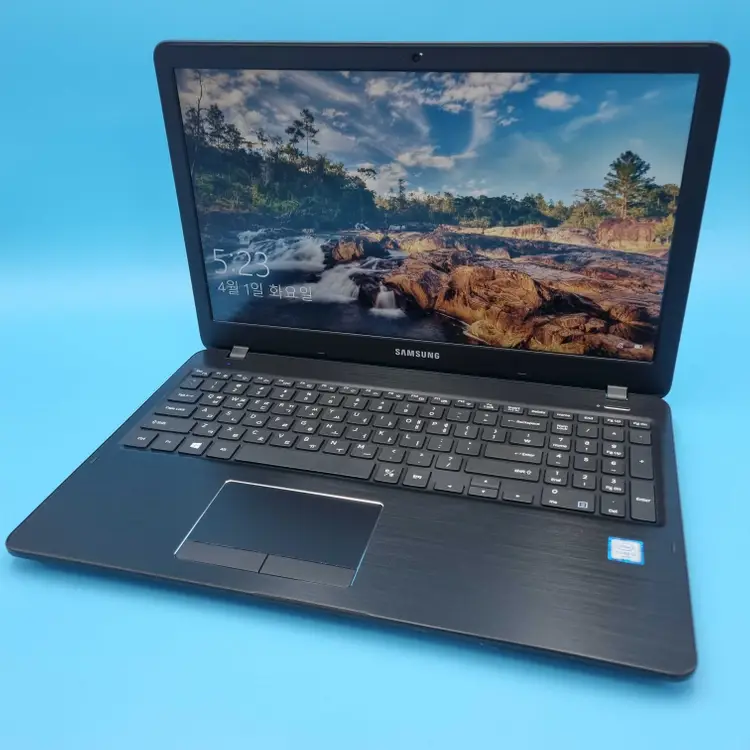 [리퍼] 삼성 올블랙 16″ 고사양 – i5 / RAM 16GB / SSD 756GB 이미지