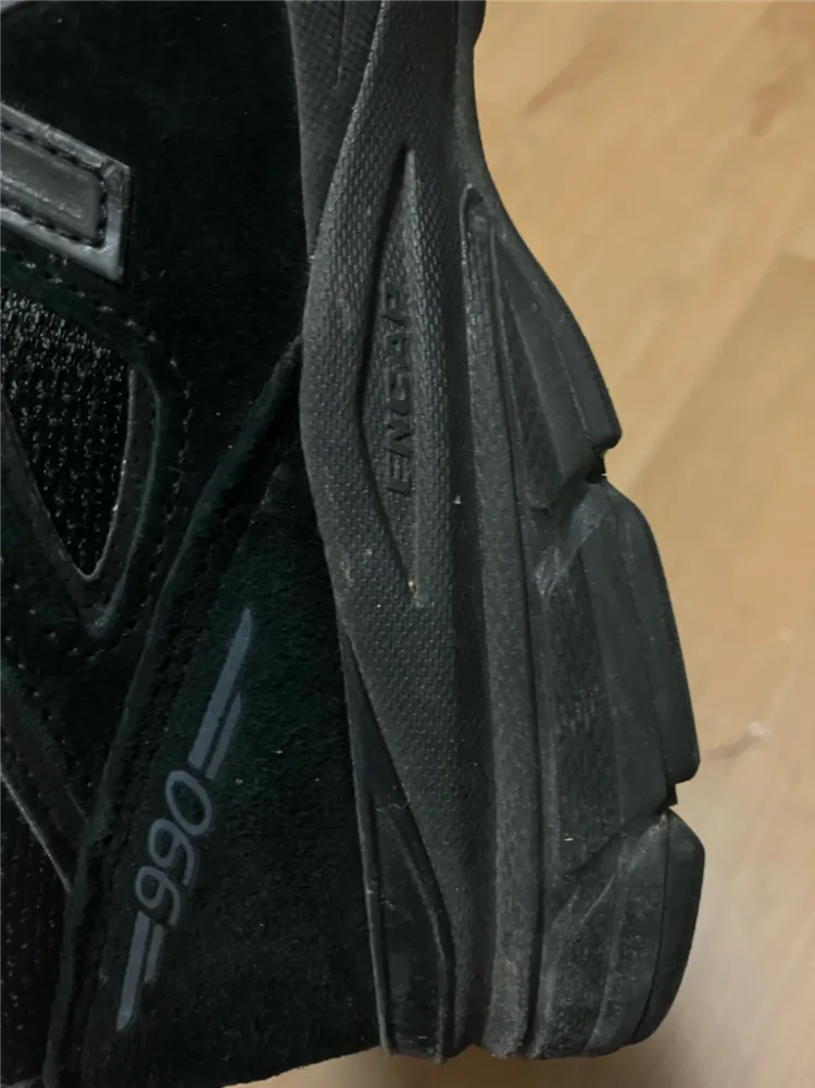 뉴발란스 990v4 트리플블랙 260 이미지