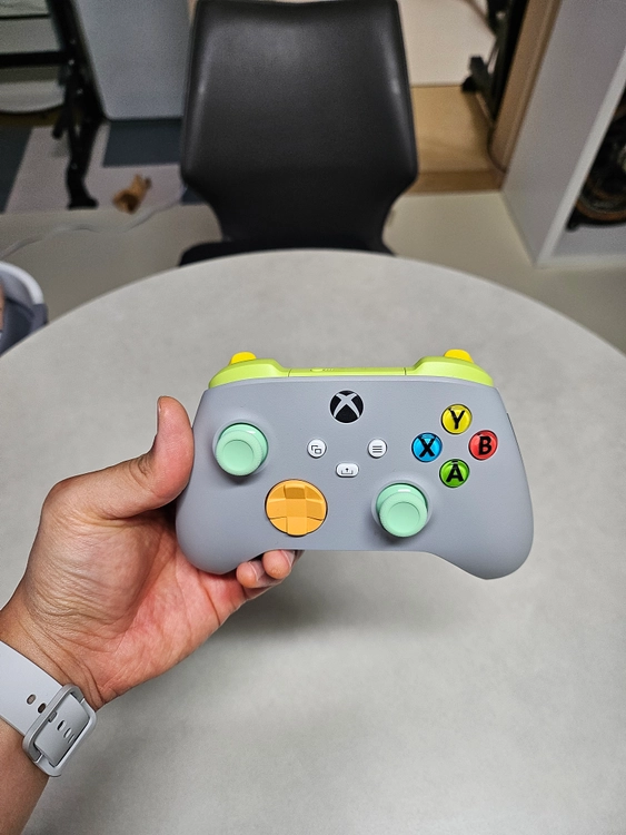 XBOX 디자인랩 개인커스텀 디자인한 4세대 무선 게임패드 이미지