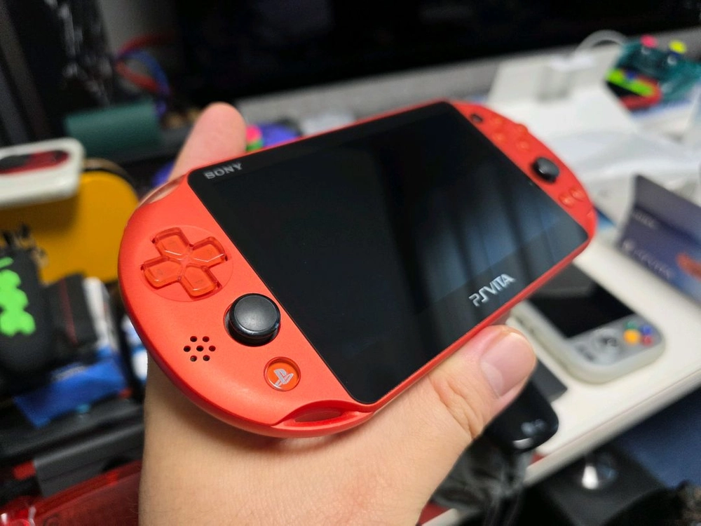 [판매중] PSVITA(PS비타) 2세대 한정판 메탈릭 레드 풀박스 A급 판매합니다. 이미지
