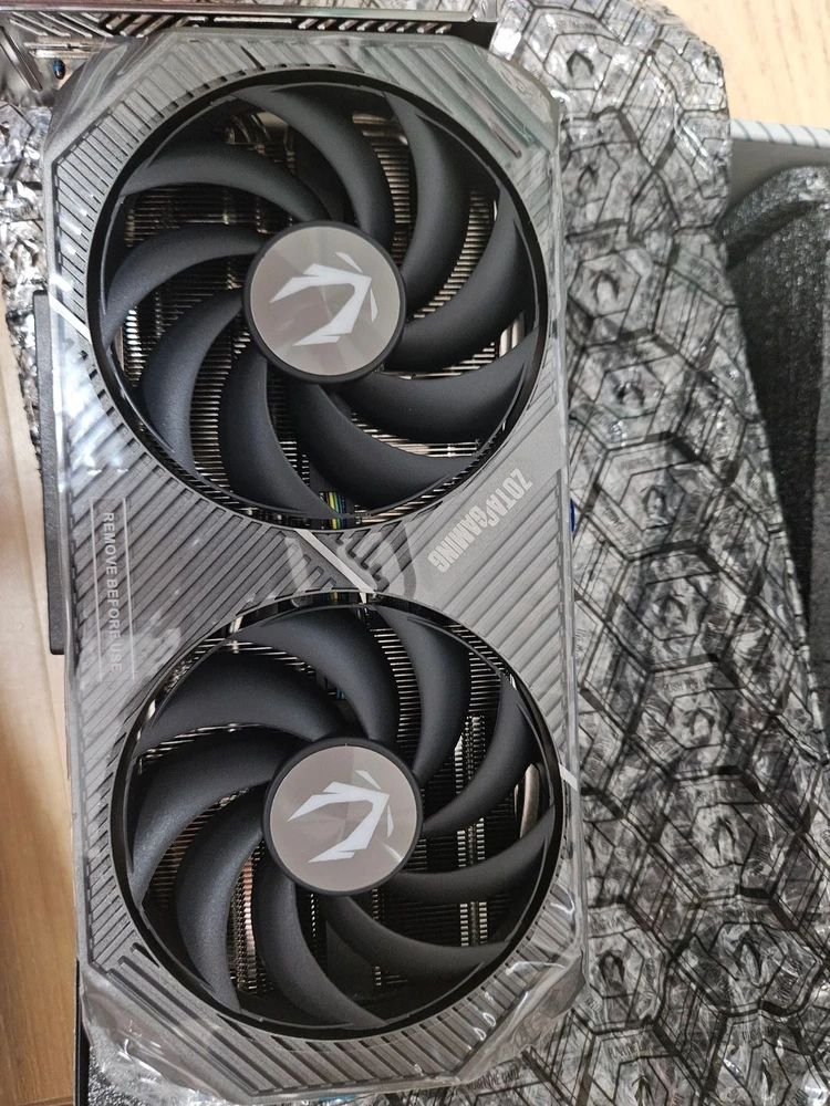 산지 한달도 안된 ZOTAC 5060TI 그래픽카드 판매합니다. 이미지